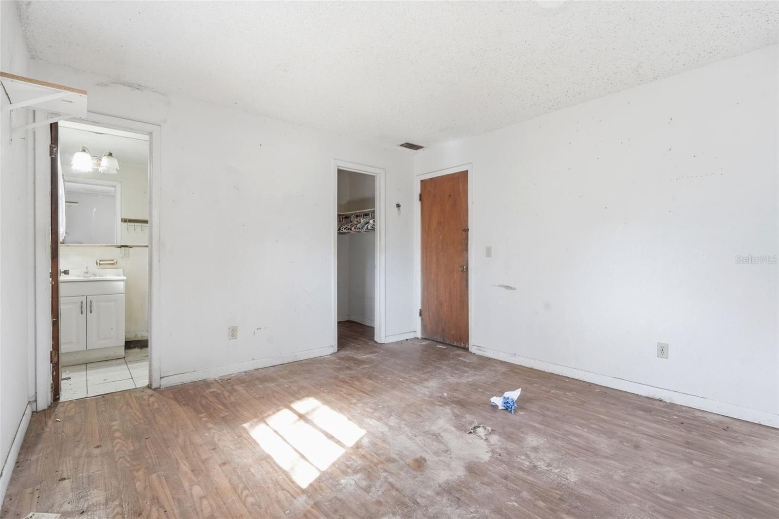 Image 33 of 40 For 808 Oakmont Court