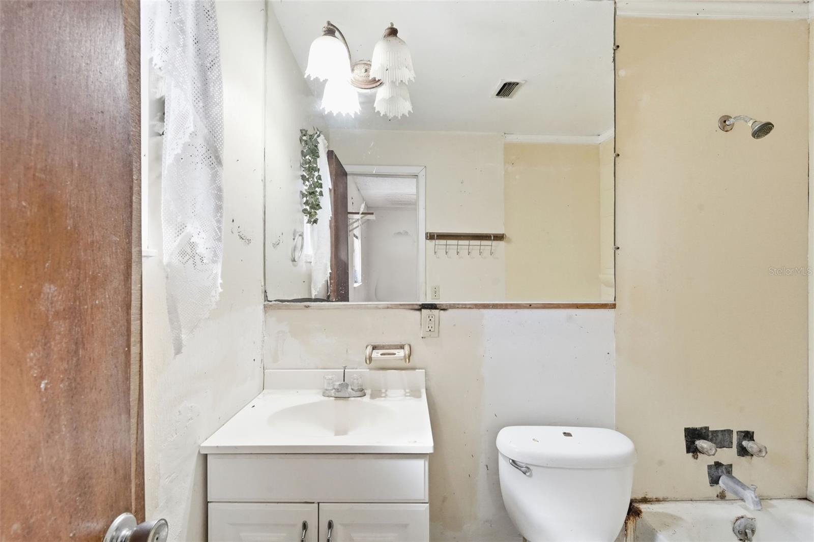 Image 36 of 40 For 808 Oakmont Court