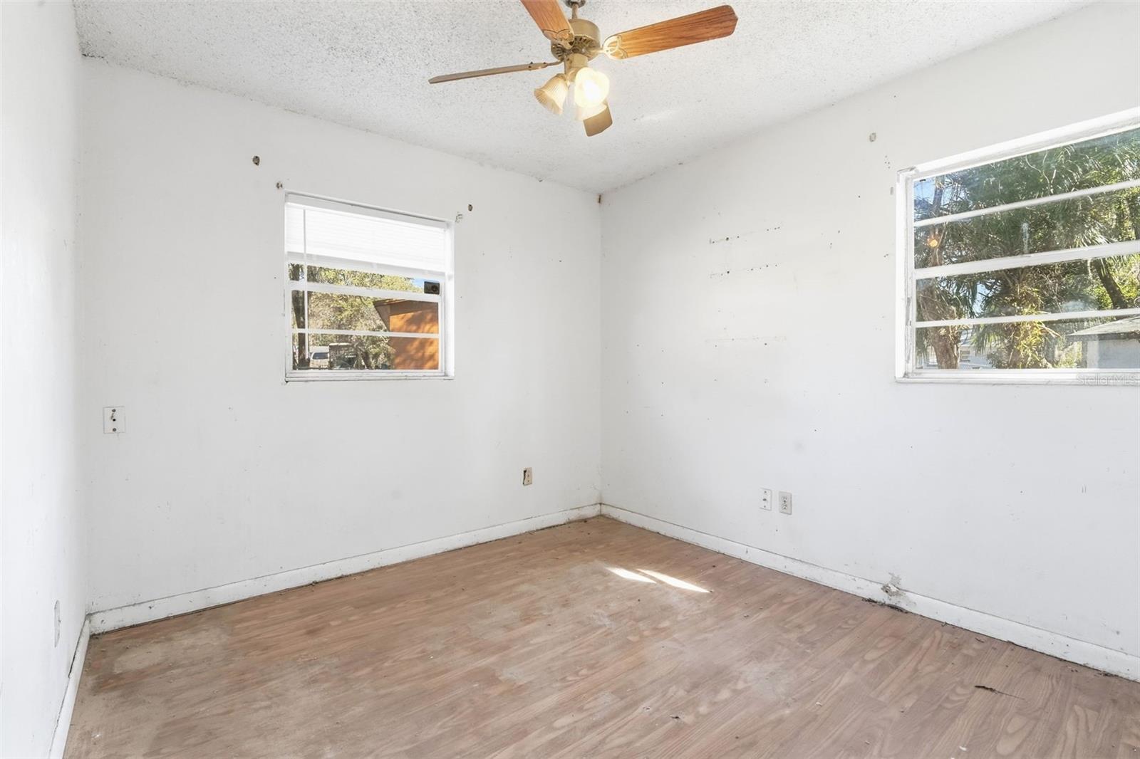 Image 37 of 40 For 808 Oakmont Court