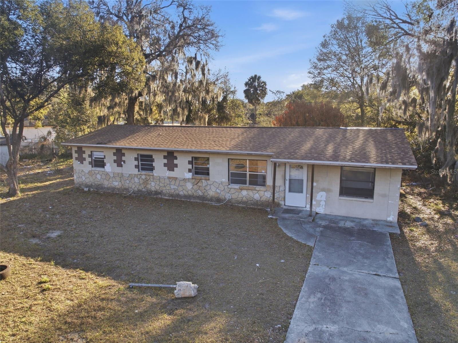 Image 4 of 40 For 808 Oakmont Court