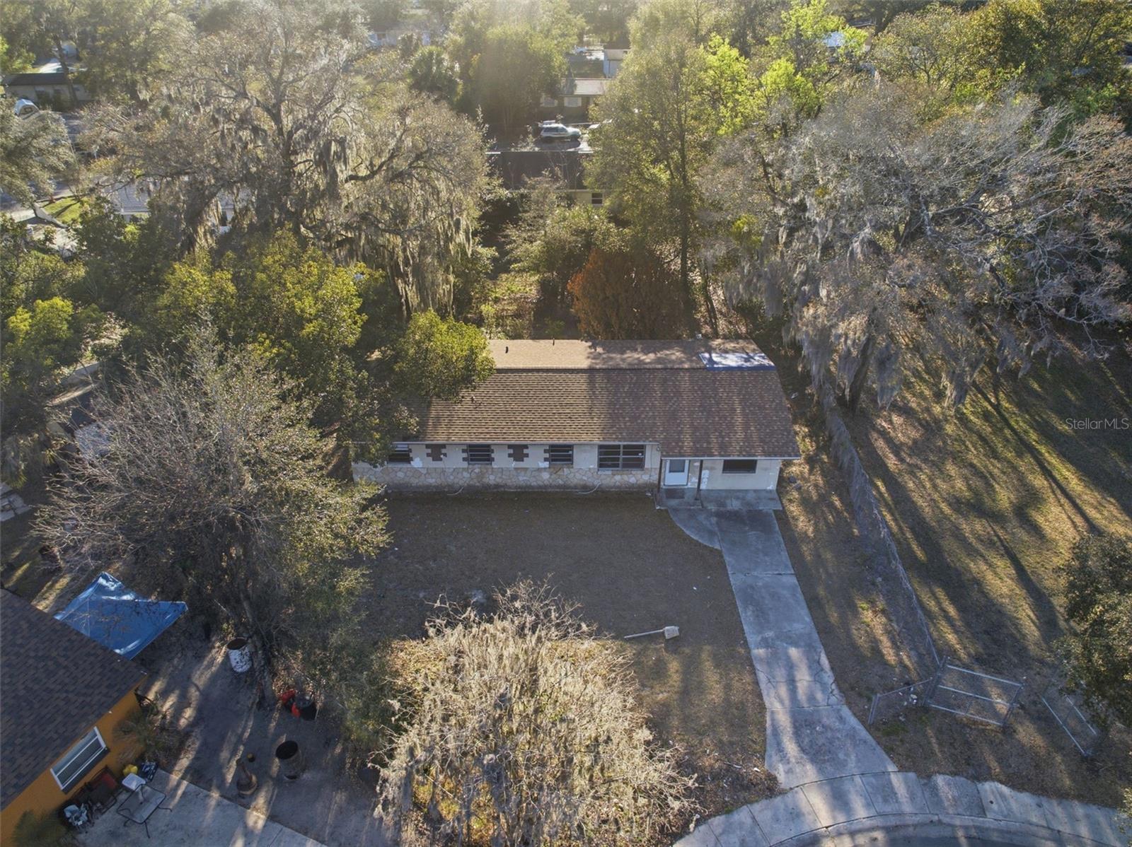 Image 7 of 40 For 808 Oakmont Court