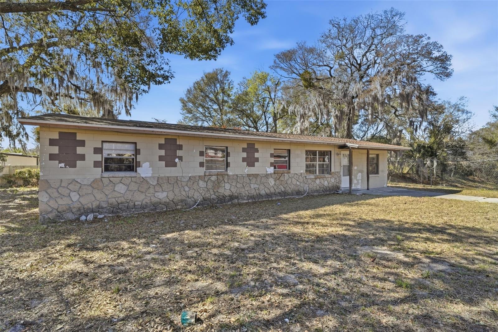 Image 9 of 40 For 808 Oakmont Court