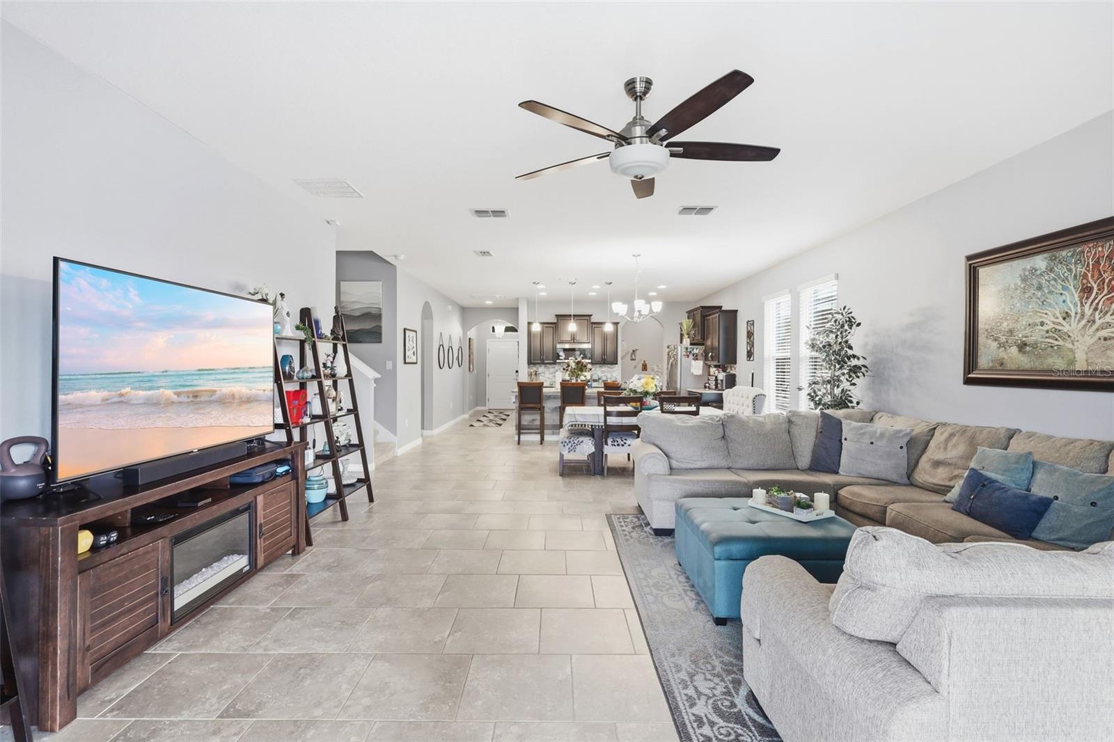 Image 10 of 37 For 737 Victoria Trails Boulevard