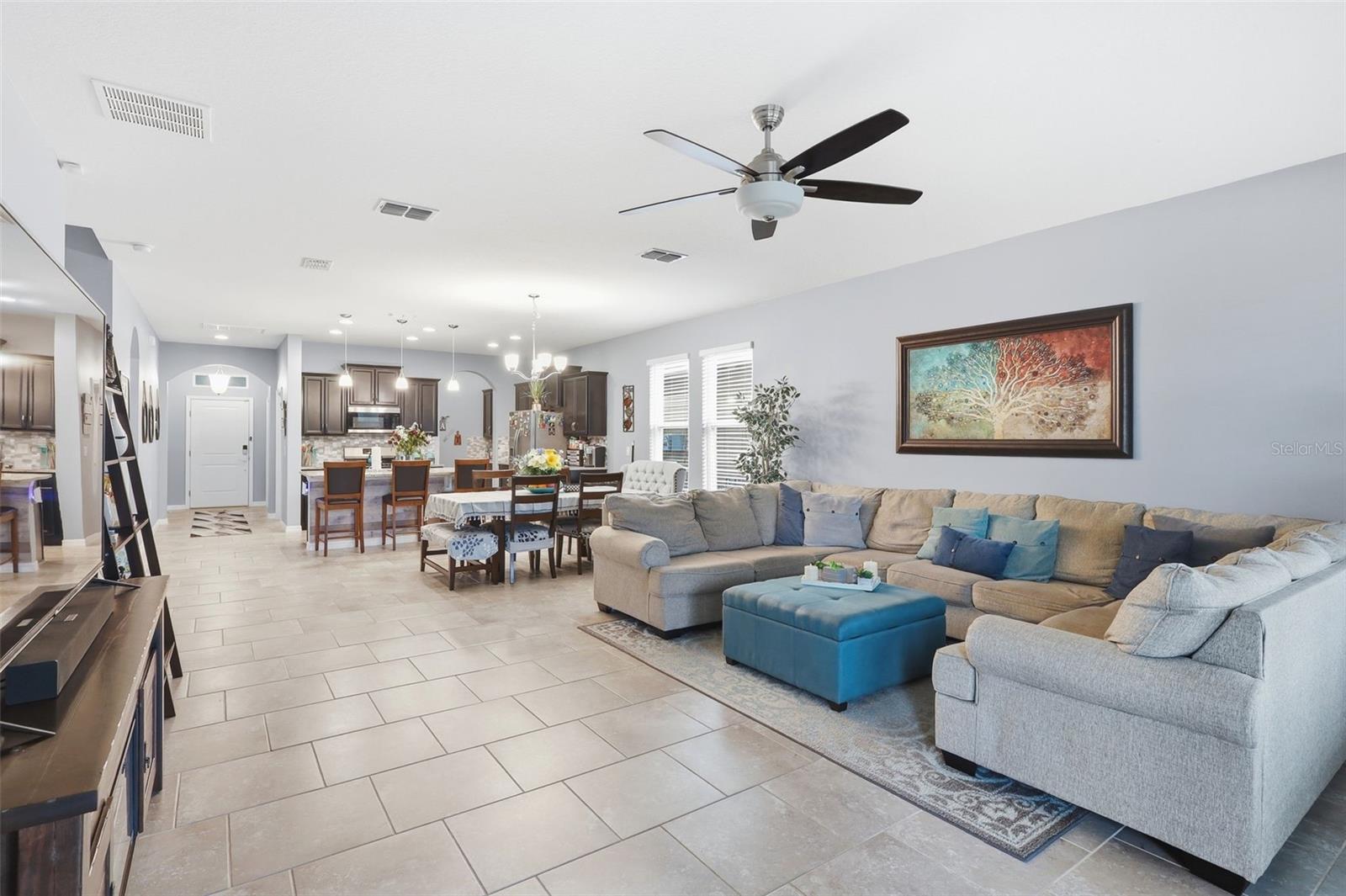 Image 13 of 37 For 737 Victoria Trails Boulevard