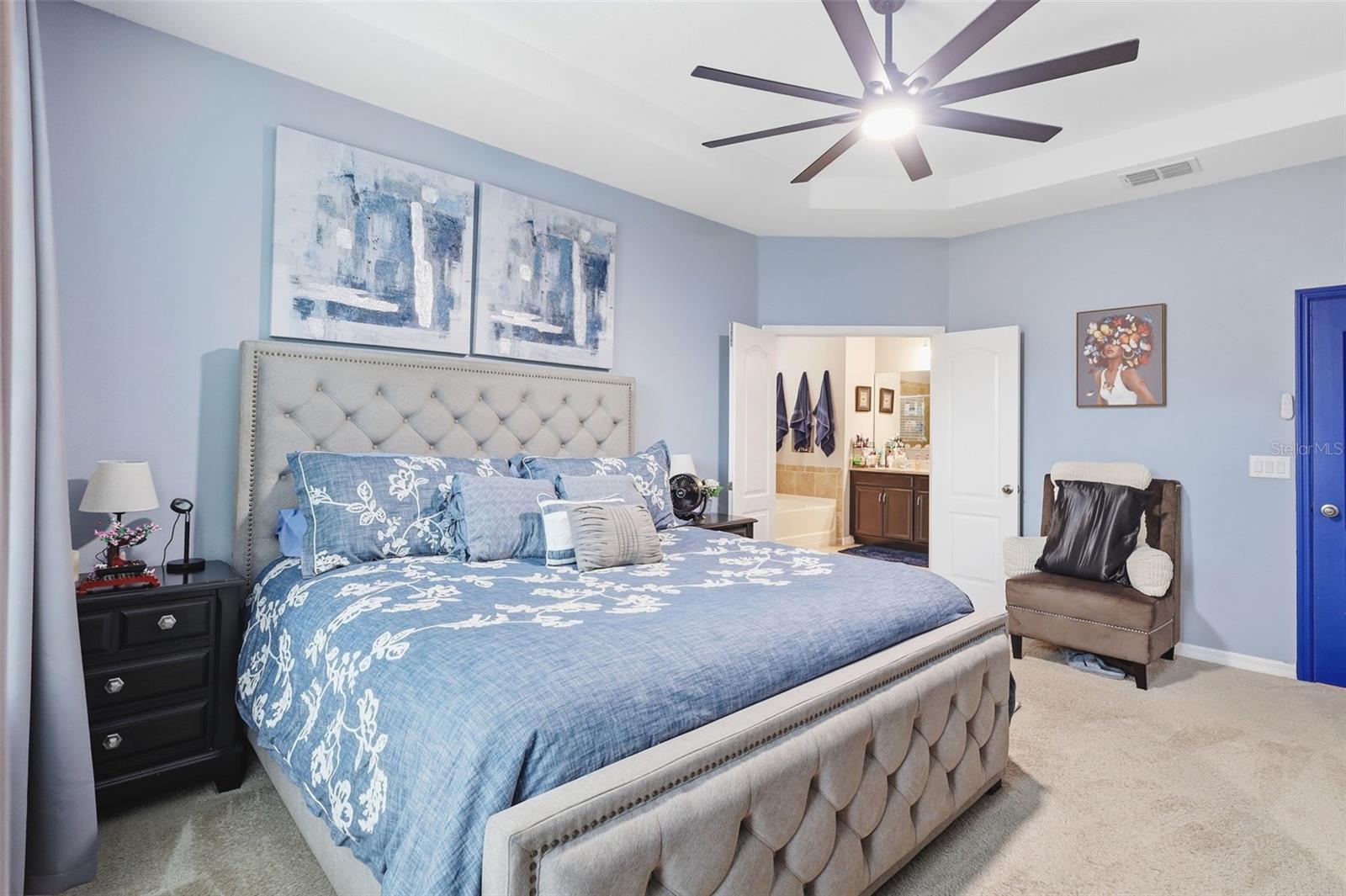 Image 15 of 37 For 737 Victoria Trails Boulevard