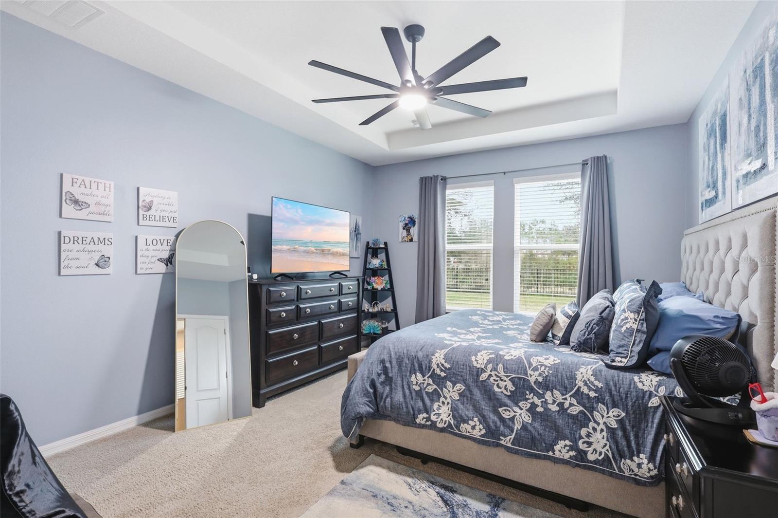 Image 17 of 37 For 737 Victoria Trails Boulevard