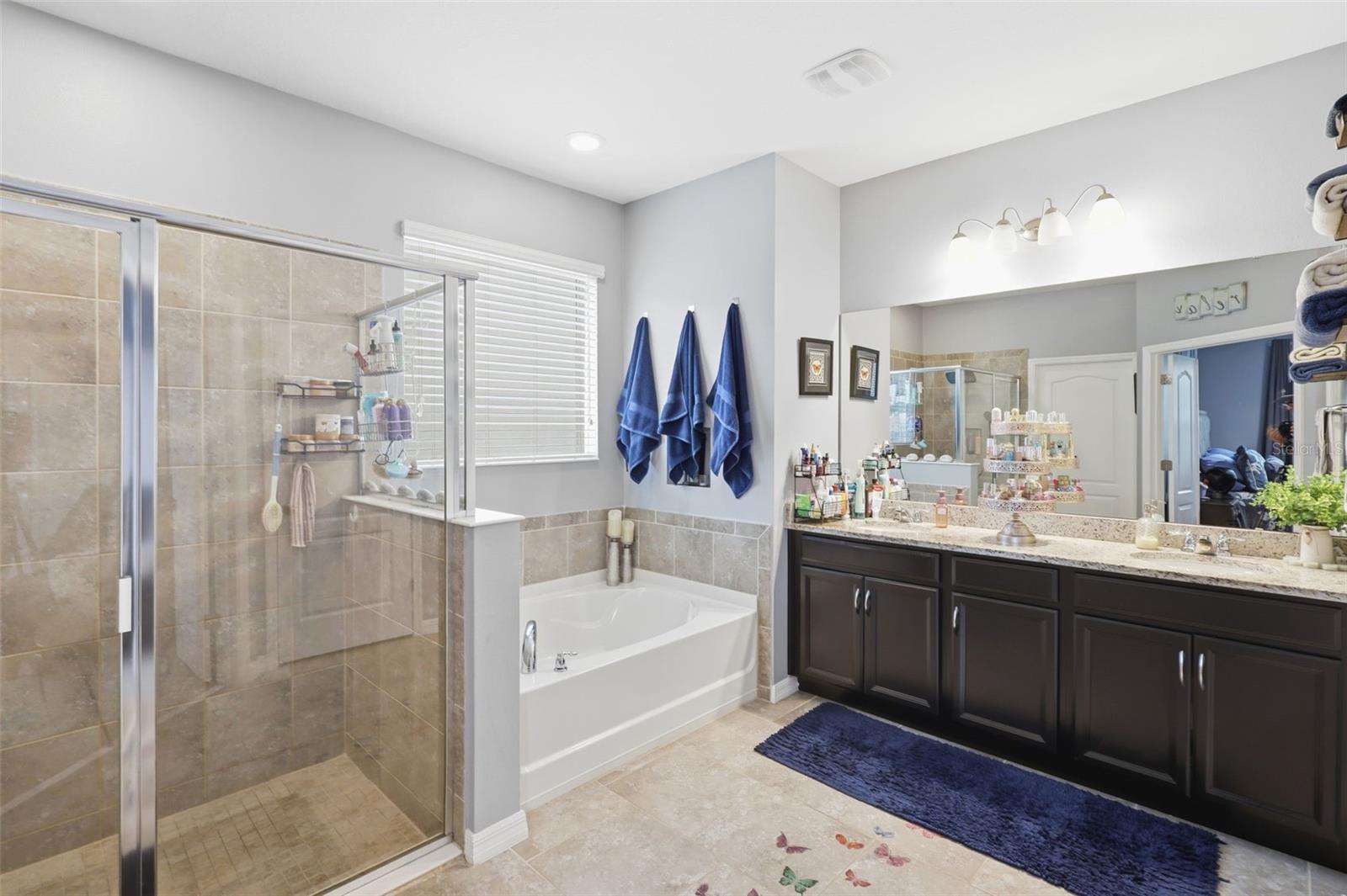 Image 18 of 37 For 737 Victoria Trails Boulevard