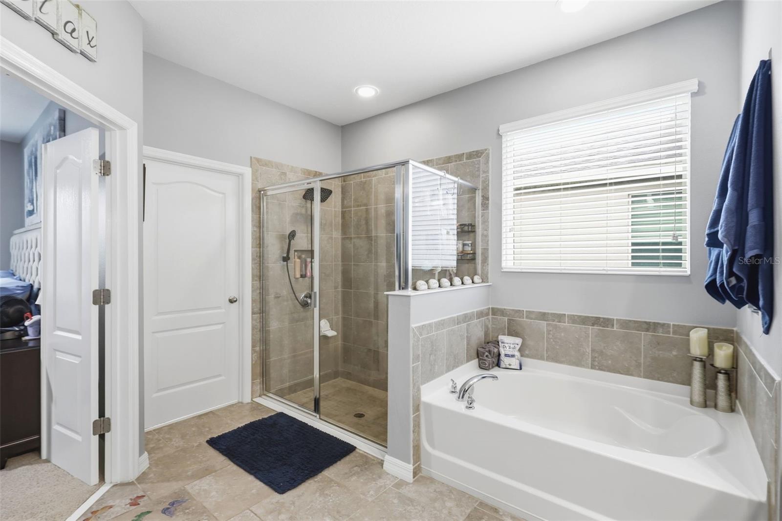 Image 19 of 37 For 737 Victoria Trails Boulevard