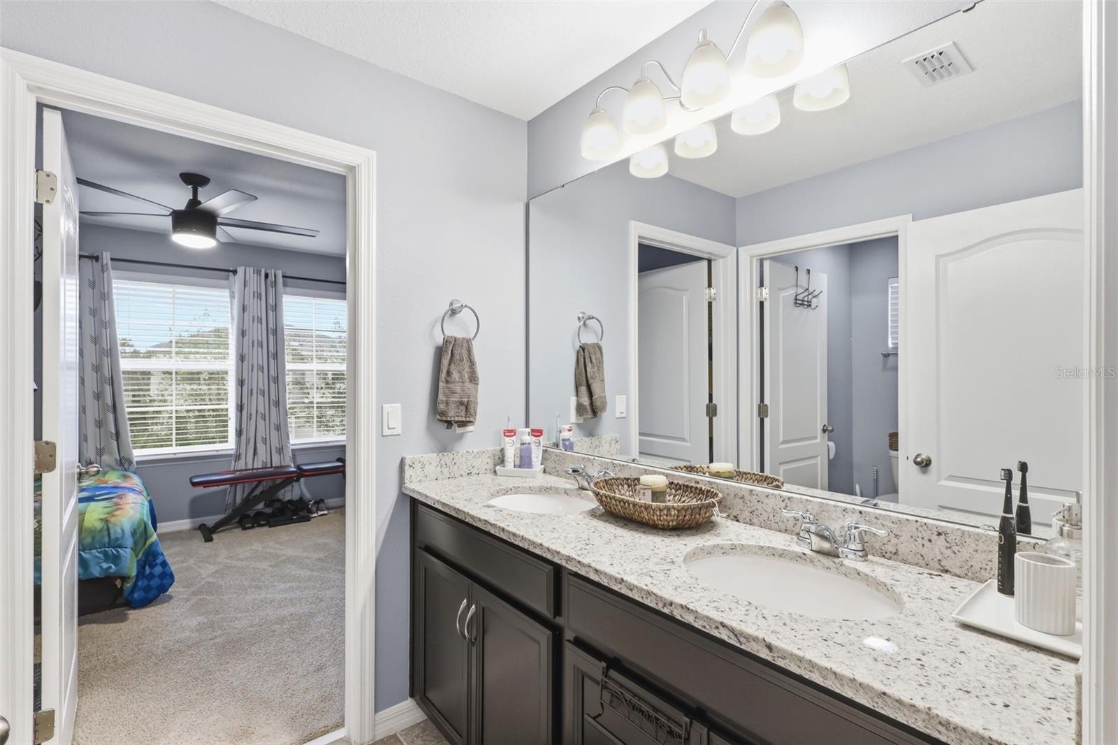 Image 25 of 37 For 737 Victoria Trails Boulevard