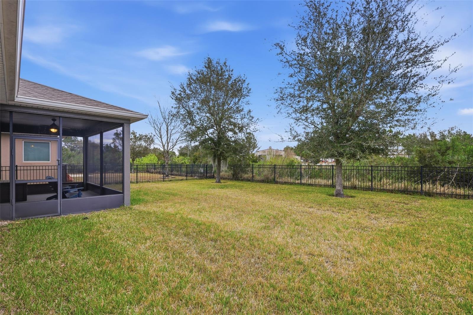 Image 33 of 37 For 737 Victoria Trails Boulevard