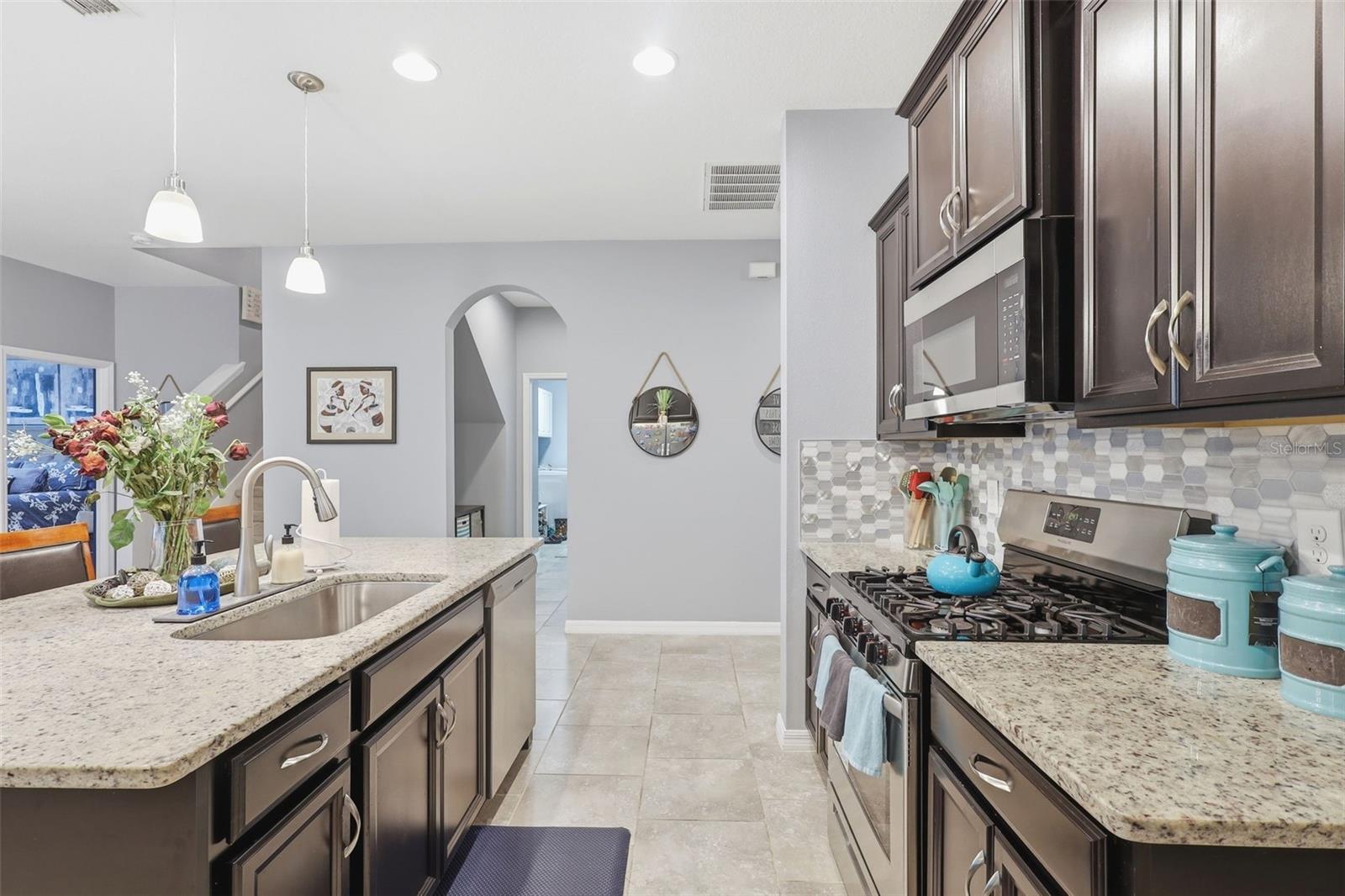 Image 5 of 37 For 737 Victoria Trails Boulevard