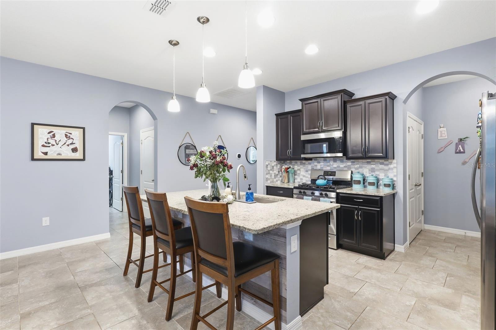 Image 6 of 37 For 737 Victoria Trails Boulevard