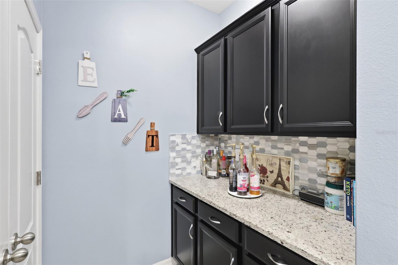 Image 7 of 37 For 737 Victoria Trails Boulevard