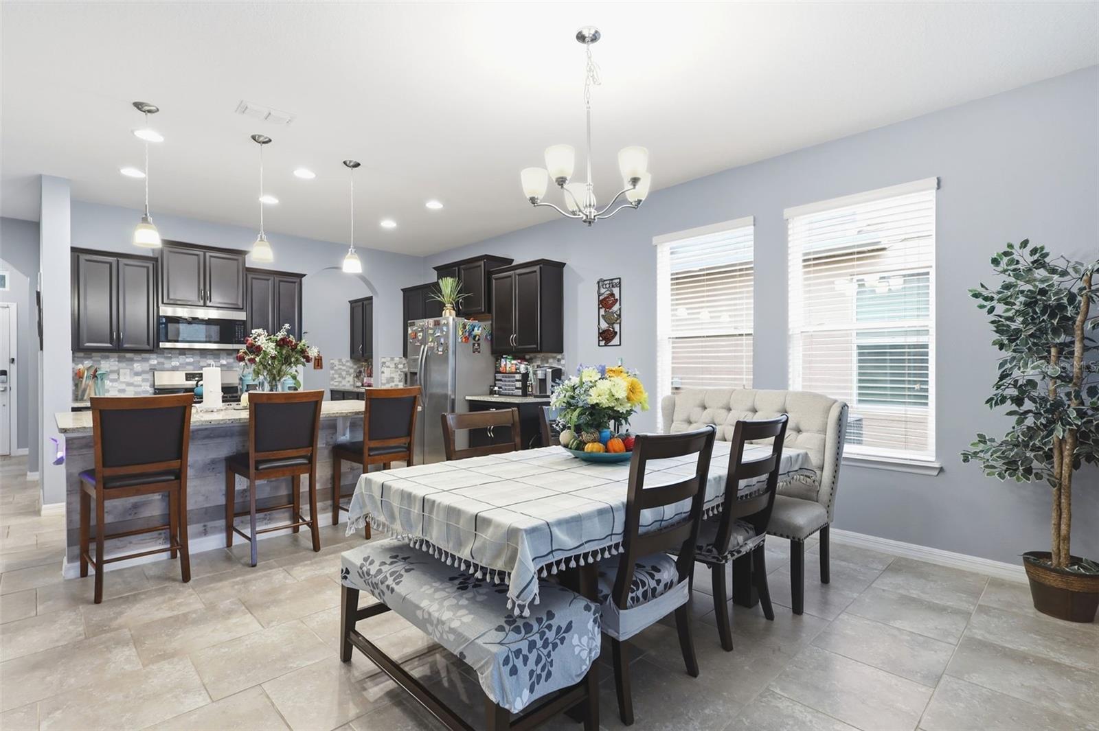 Image 8 of 37 For 737 Victoria Trails Boulevard