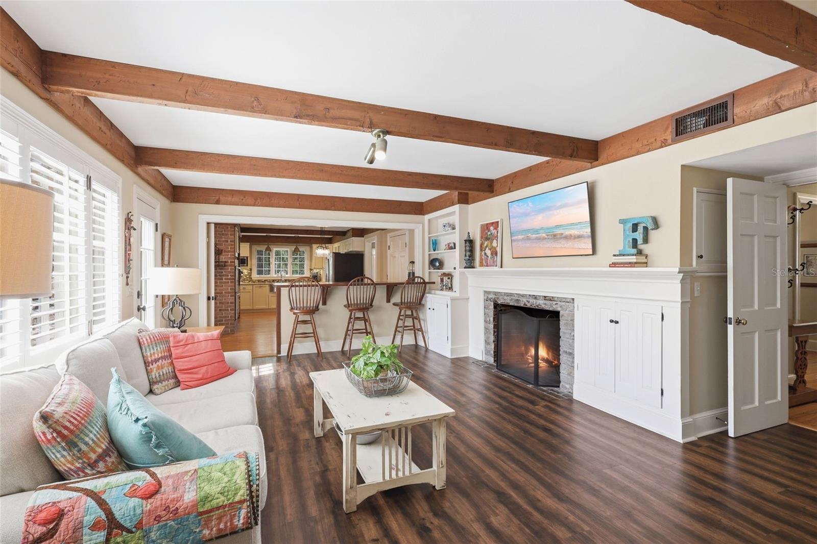 Image 10 of 41 For 911 Pine Tree Terrace