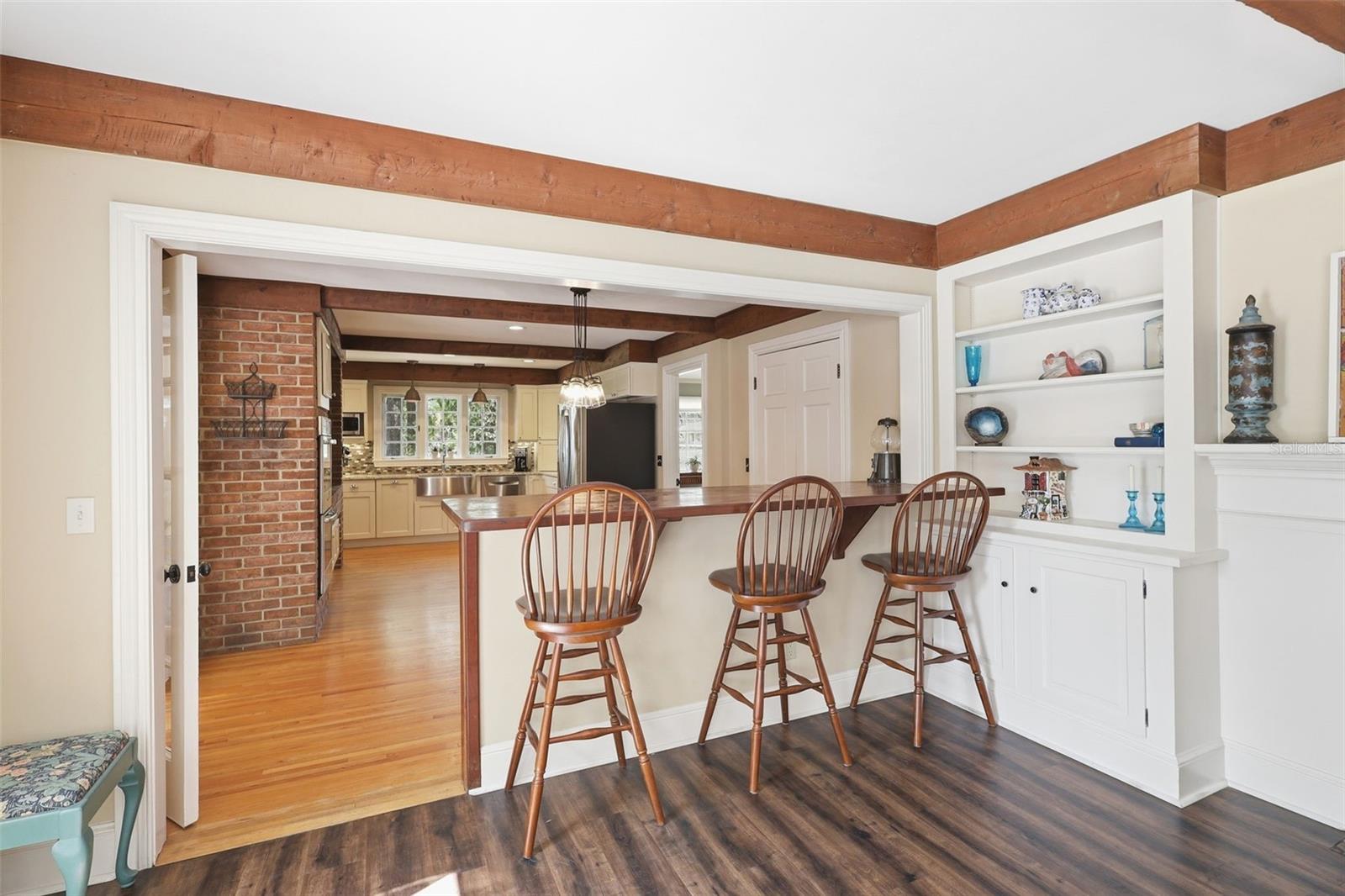 Image 11 of 41 For 911 Pine Tree Terrace