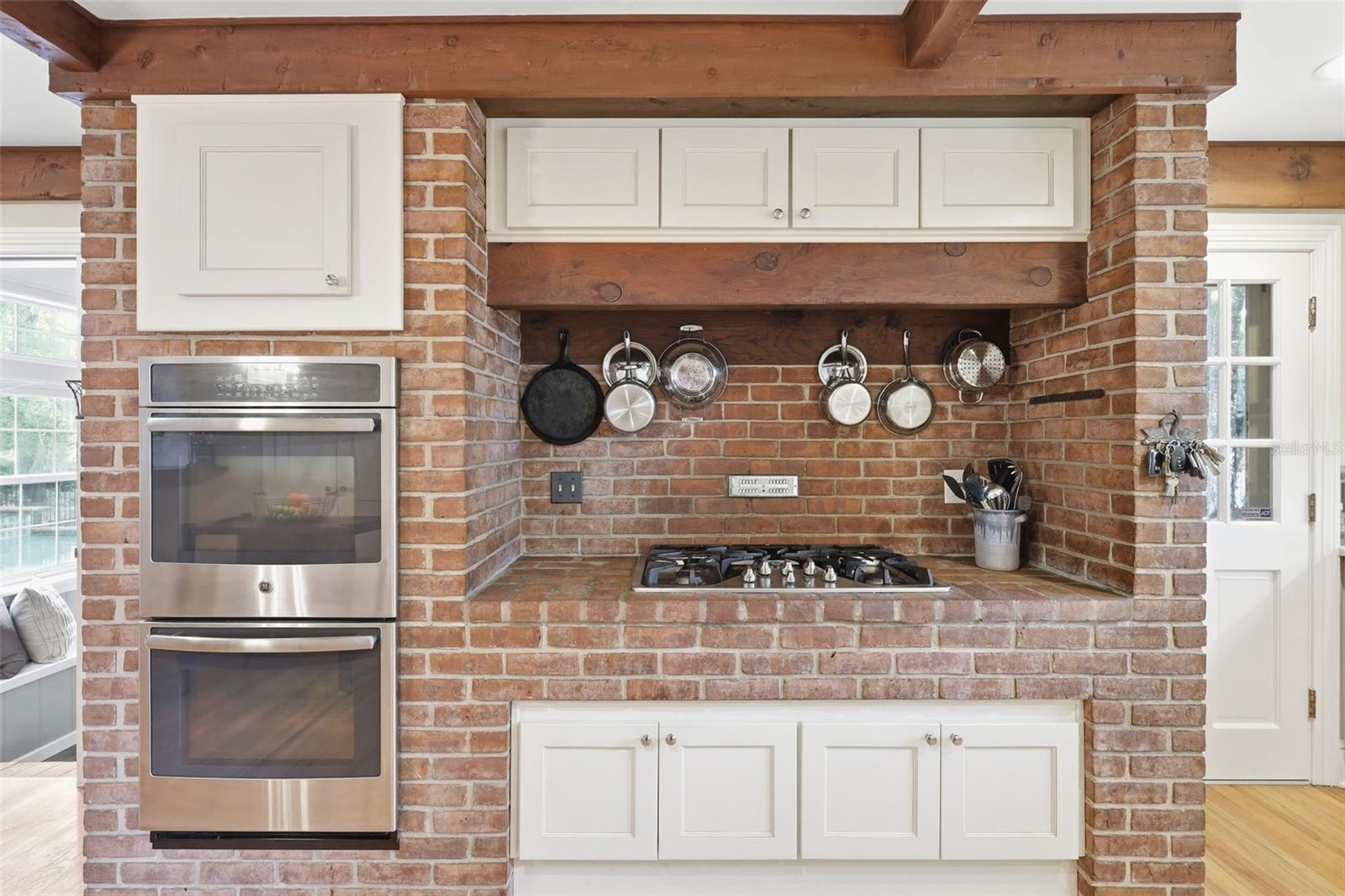 Image 12 of 41 For 911 Pine Tree Terrace