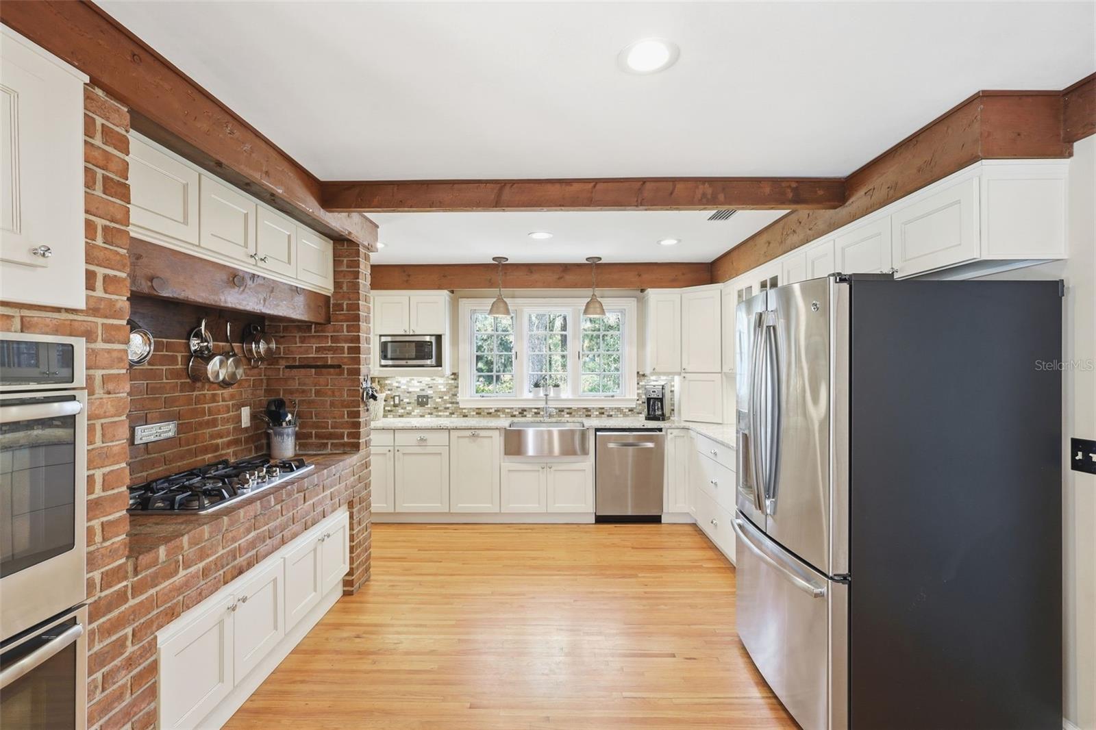 Image 13 of 41 For 911 Pine Tree Terrace