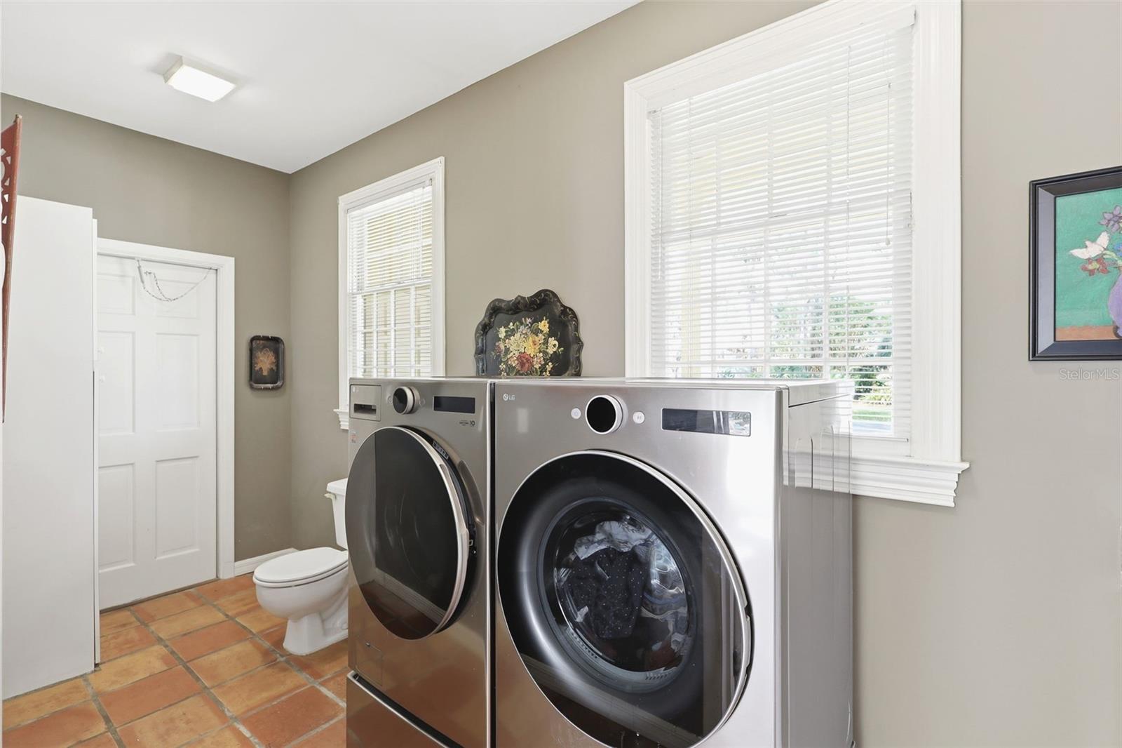 Image 18 of 41 For 911 Pine Tree Terrace