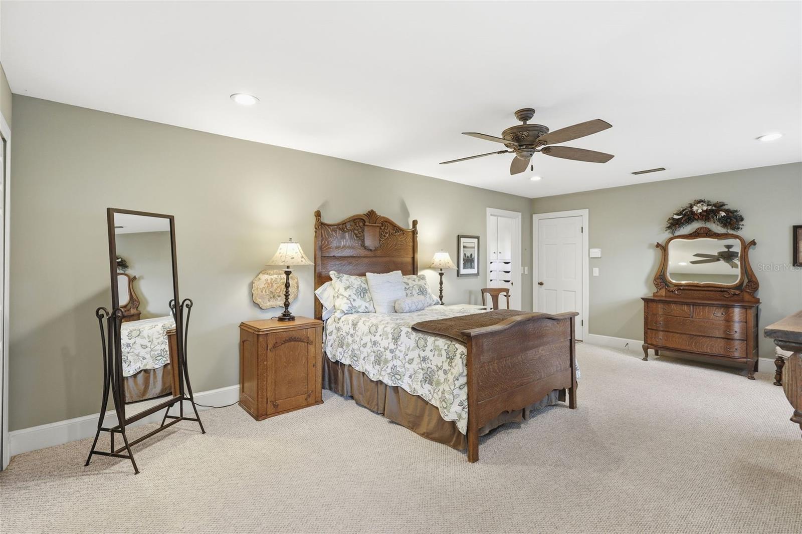 Image 21 of 41 For 911 Pine Tree Terrace