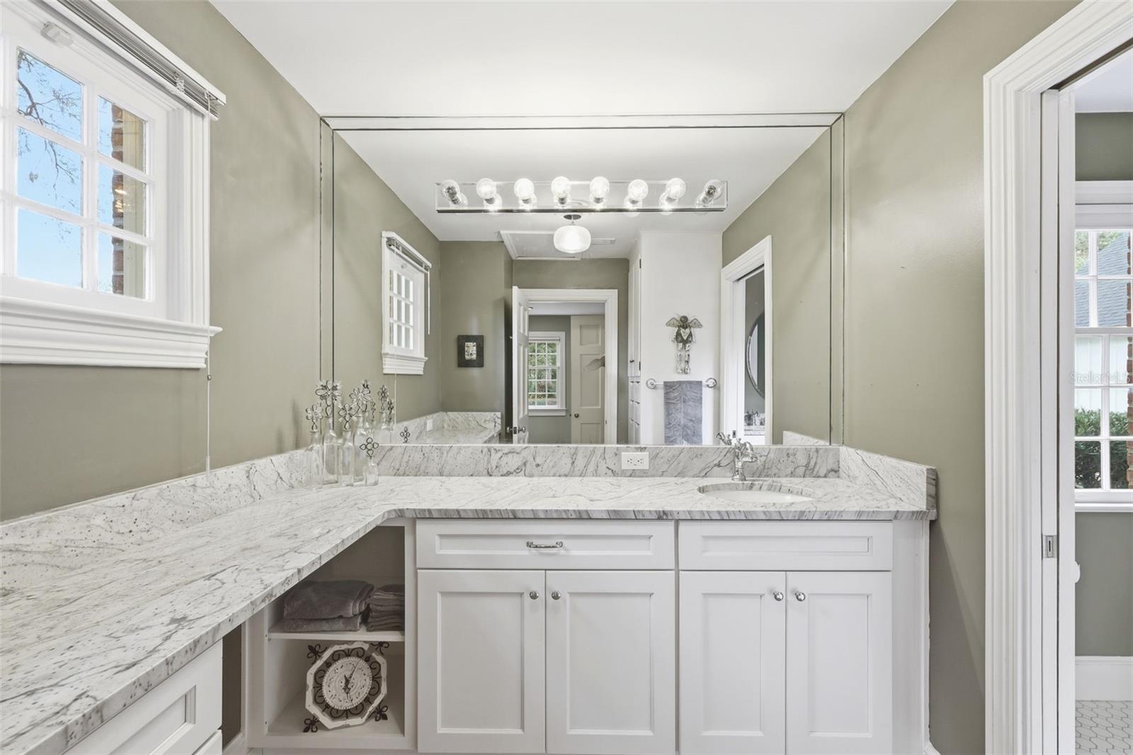 Image 22 of 41 For 911 Pine Tree Terrace