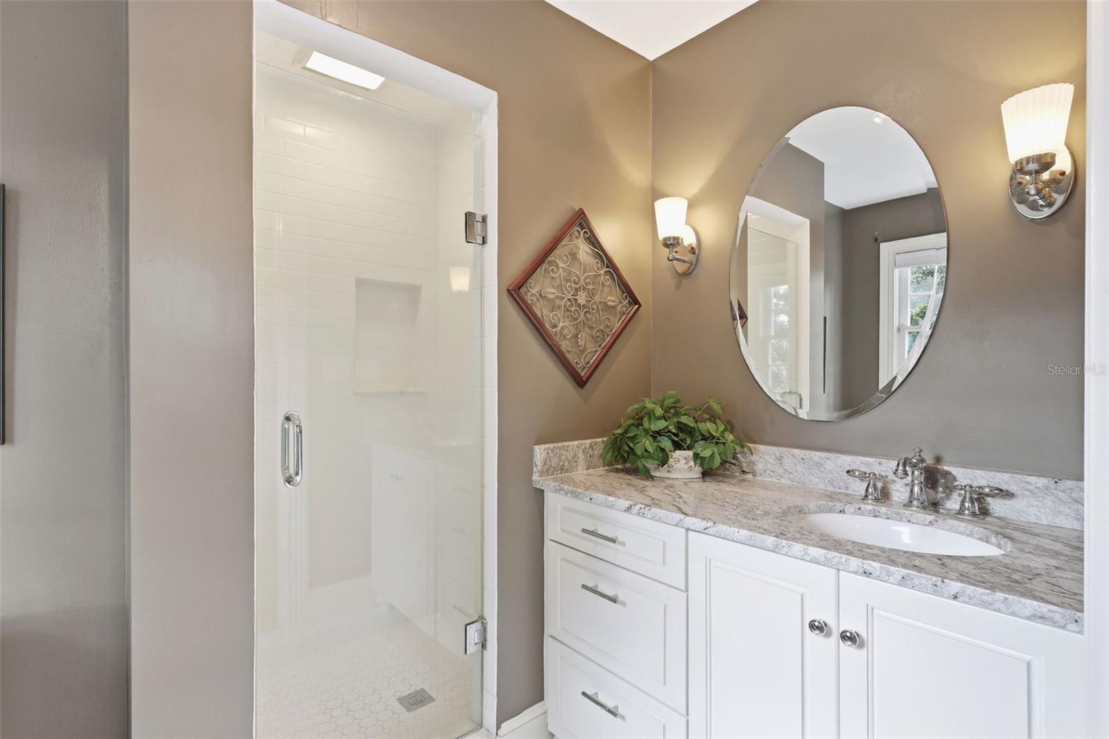 Image 23 of 41 For 911 Pine Tree Terrace