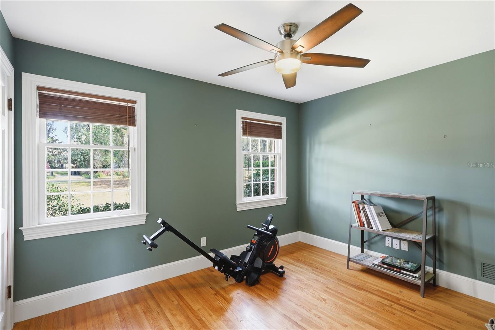 Image 25 of 41 For 911 Pine Tree Terrace