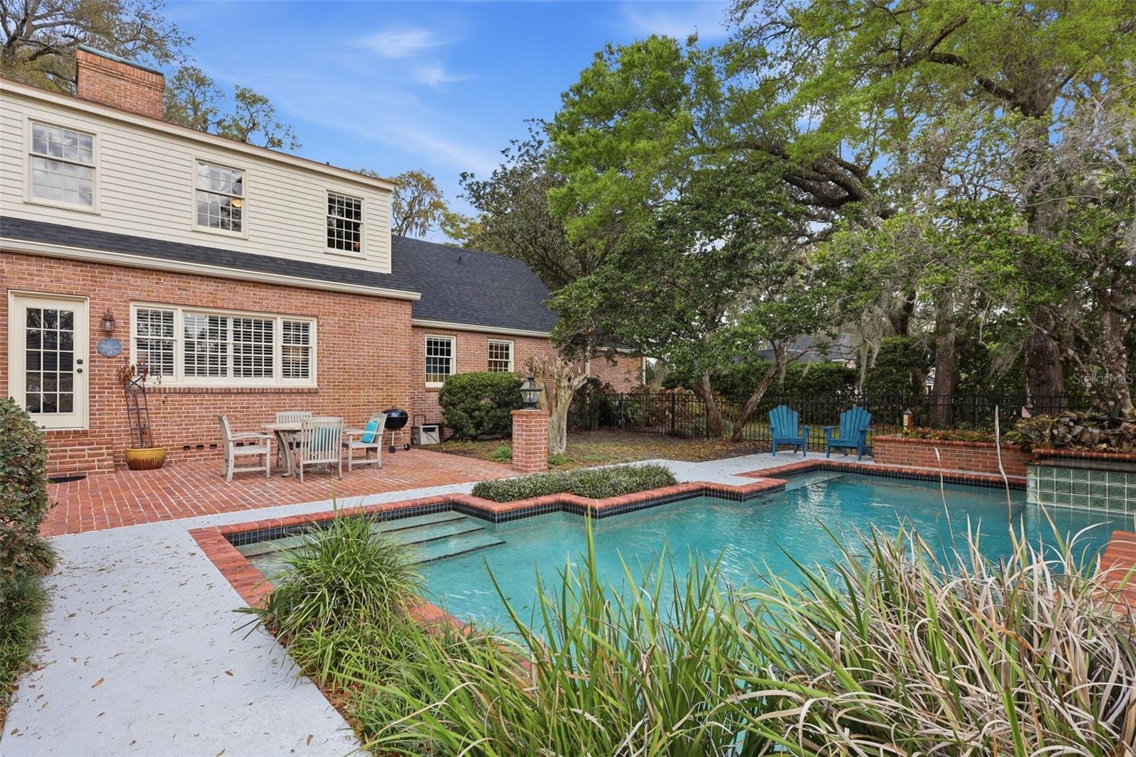 Image 3 of 41 For 911 Pine Tree Terrace