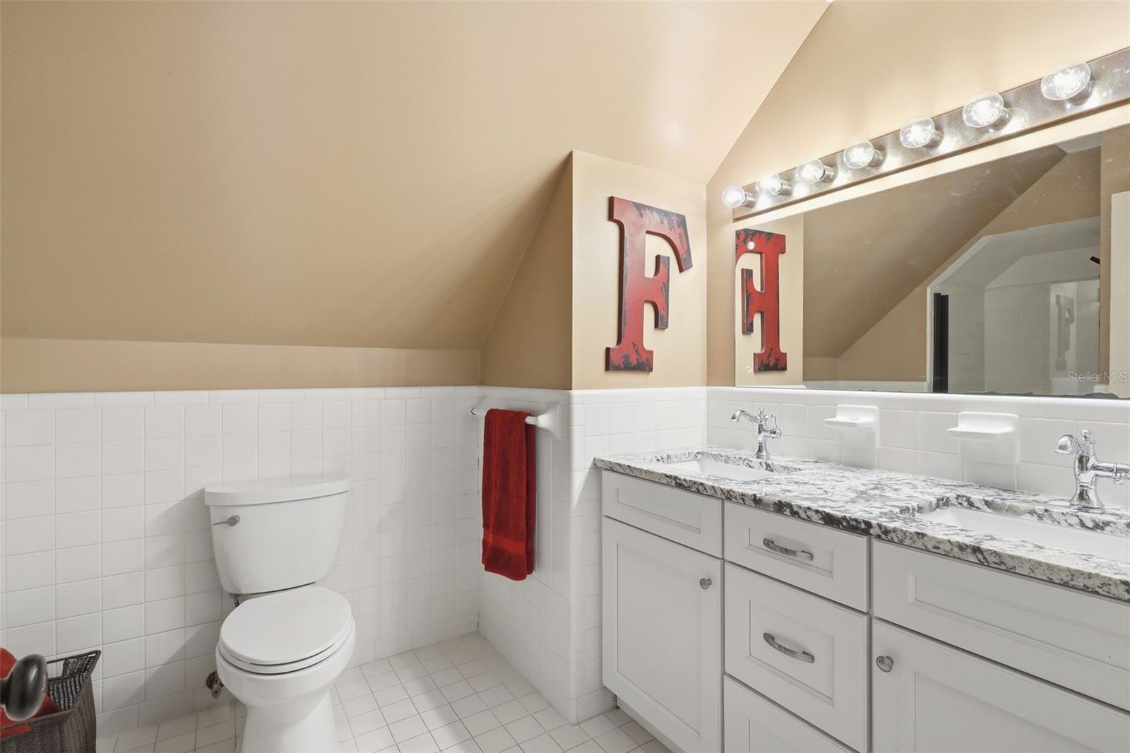 Image 30 of 41 For 911 Pine Tree Terrace