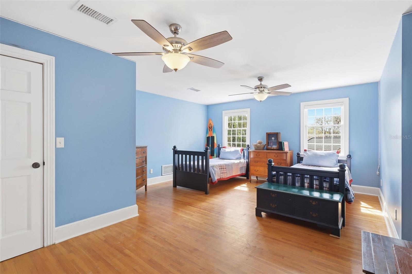 Image 31 of 41 For 911 Pine Tree Terrace