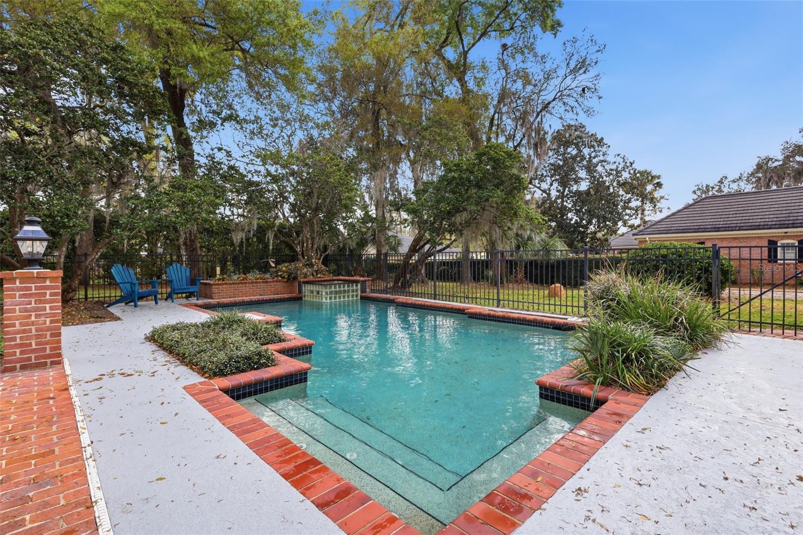 Image 33 of 41 For 911 Pine Tree Terrace