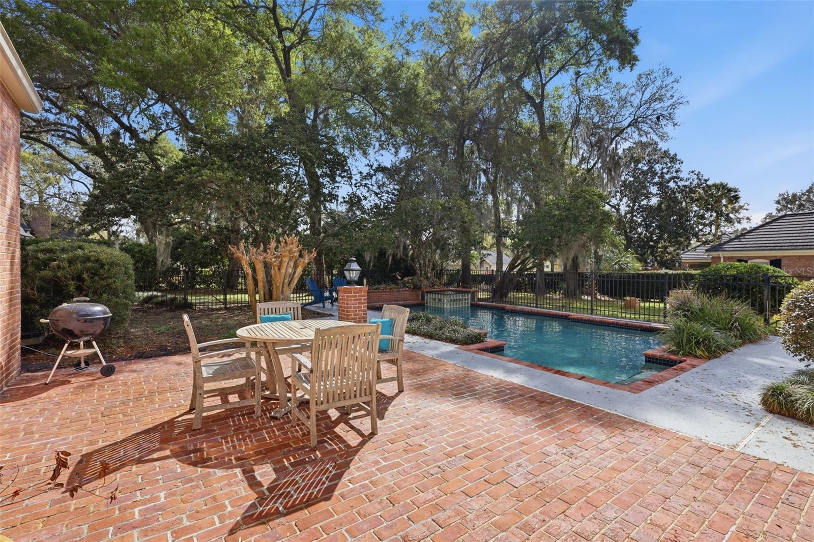 Image 36 of 41 For 911 Pine Tree Terrace