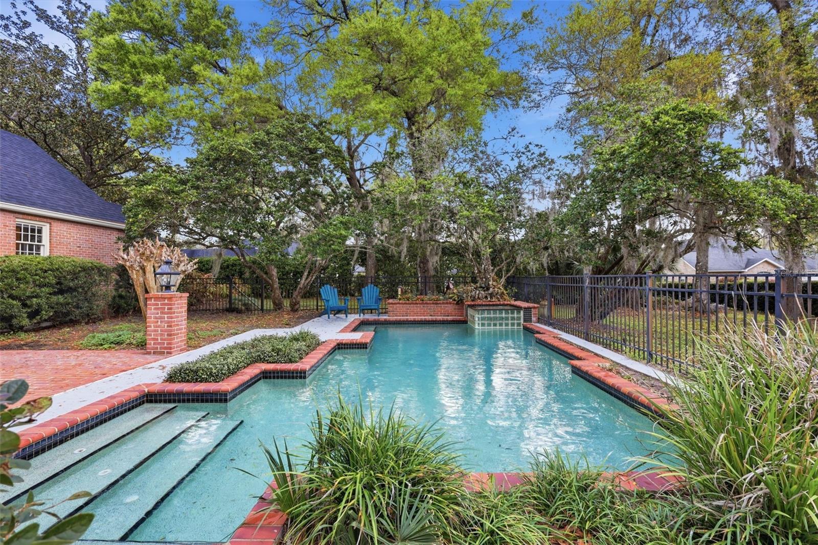 Image 37 of 41 For 911 Pine Tree Terrace