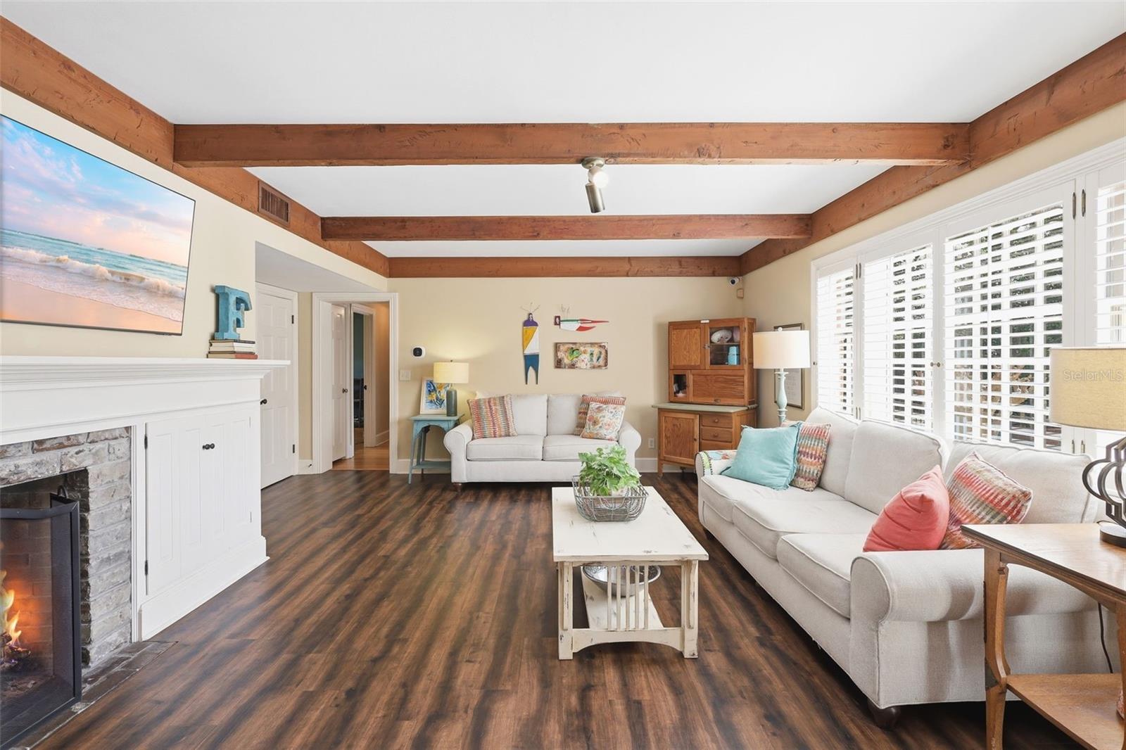 Image 9 of 41 For 911 Pine Tree Terrace