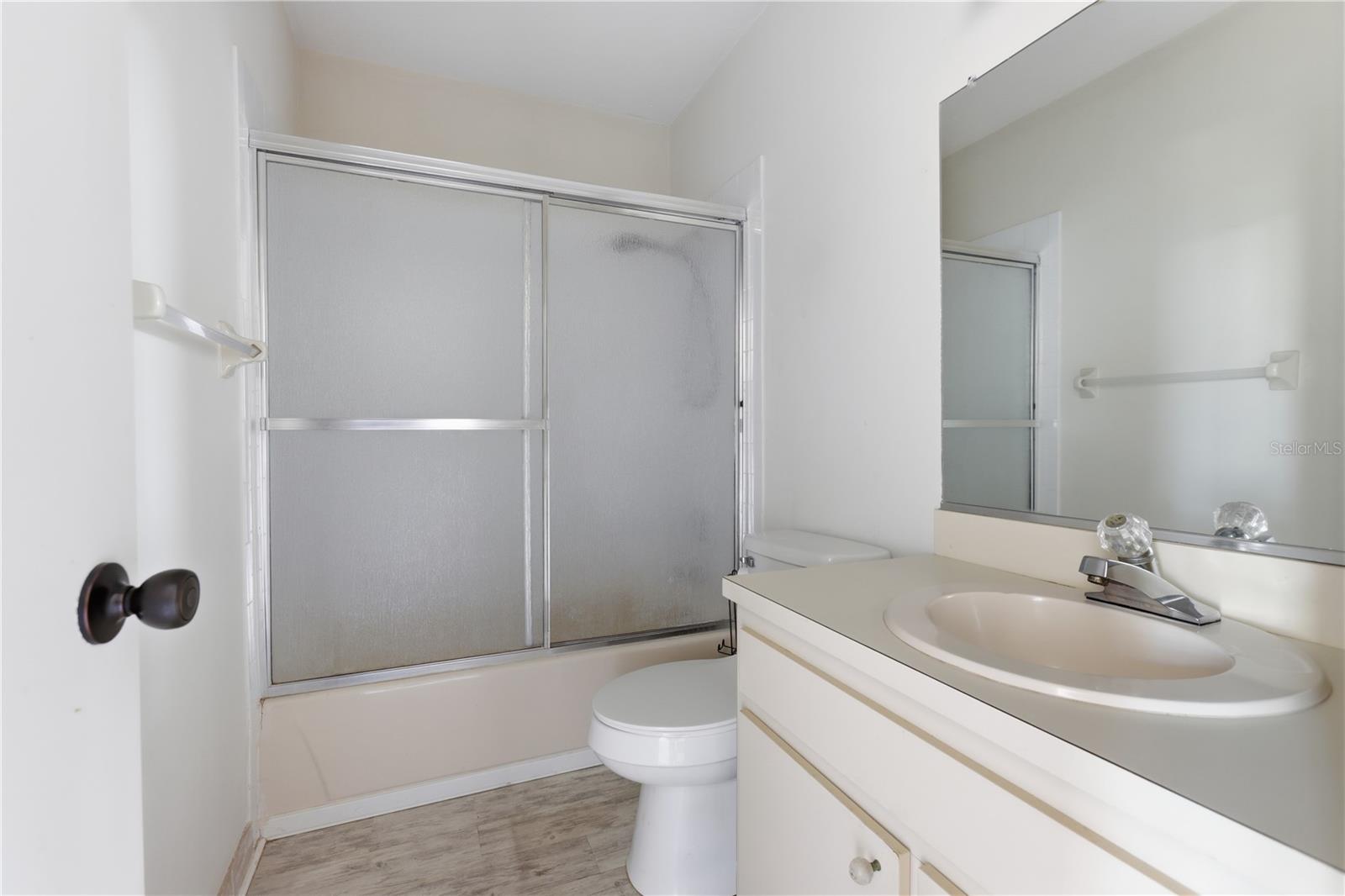 Image 19 of 27 For 175 Yorktowne Drive 21