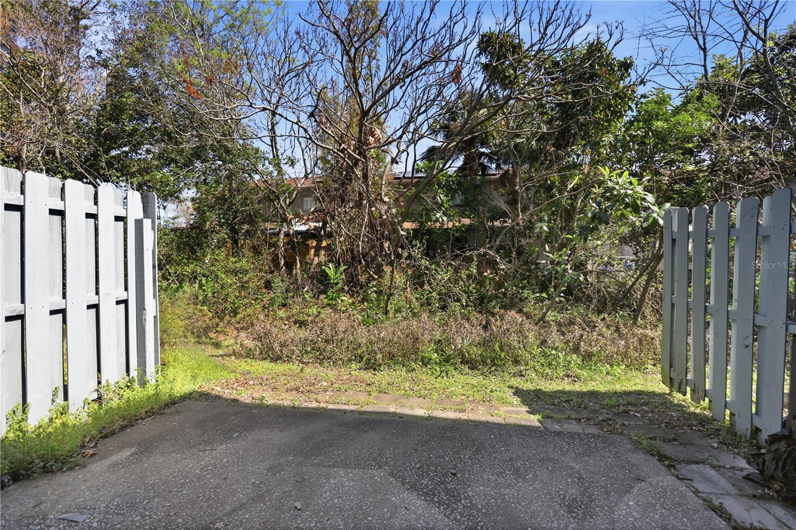 Image 20 of 27 For 175 Yorktowne Drive 21