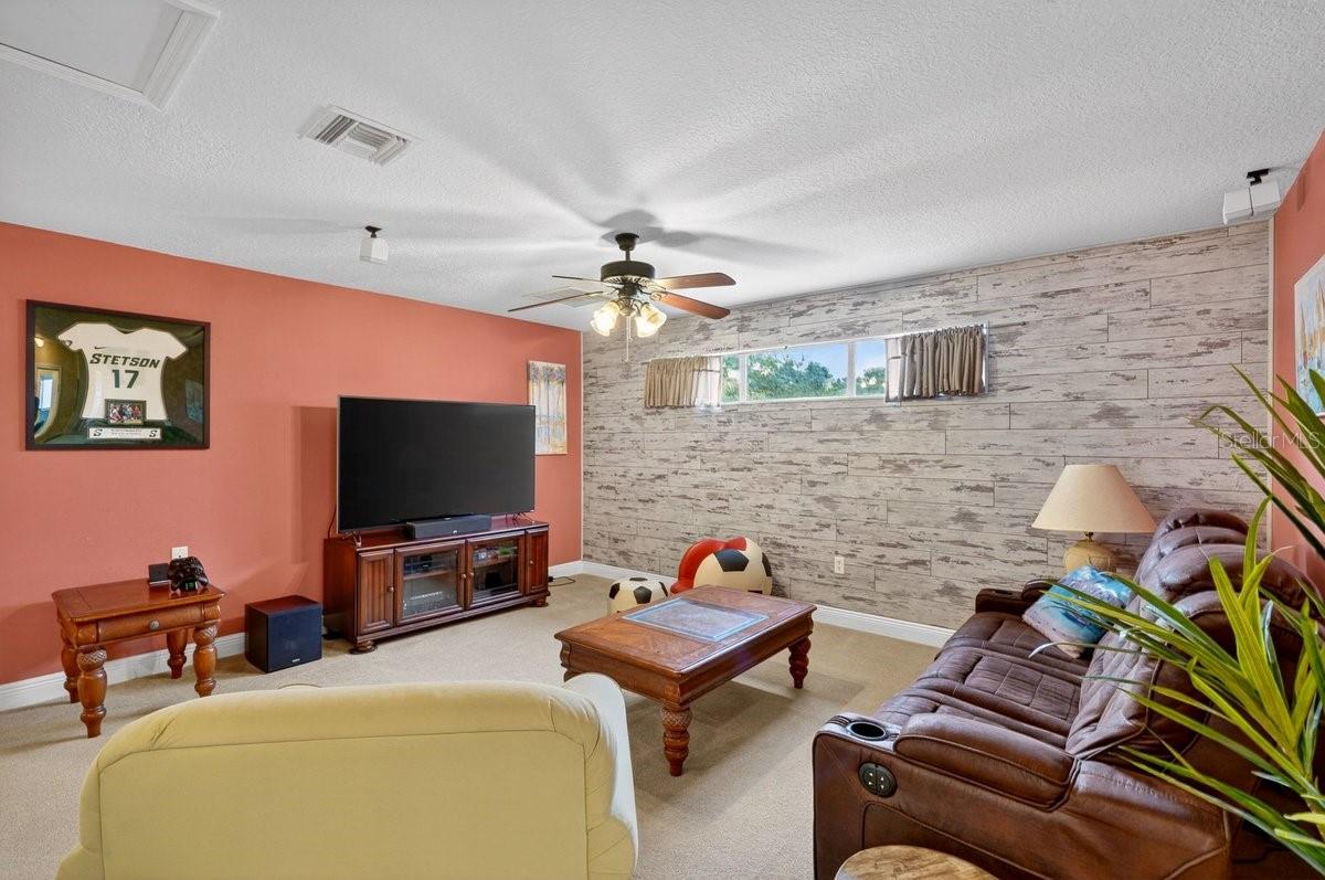 Image 33 of 82 For 341 Glen Club Drive