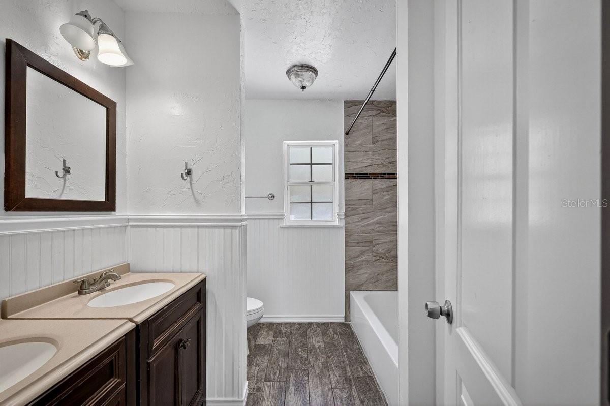 Image 17 of 60 For 19 Woodglen Place