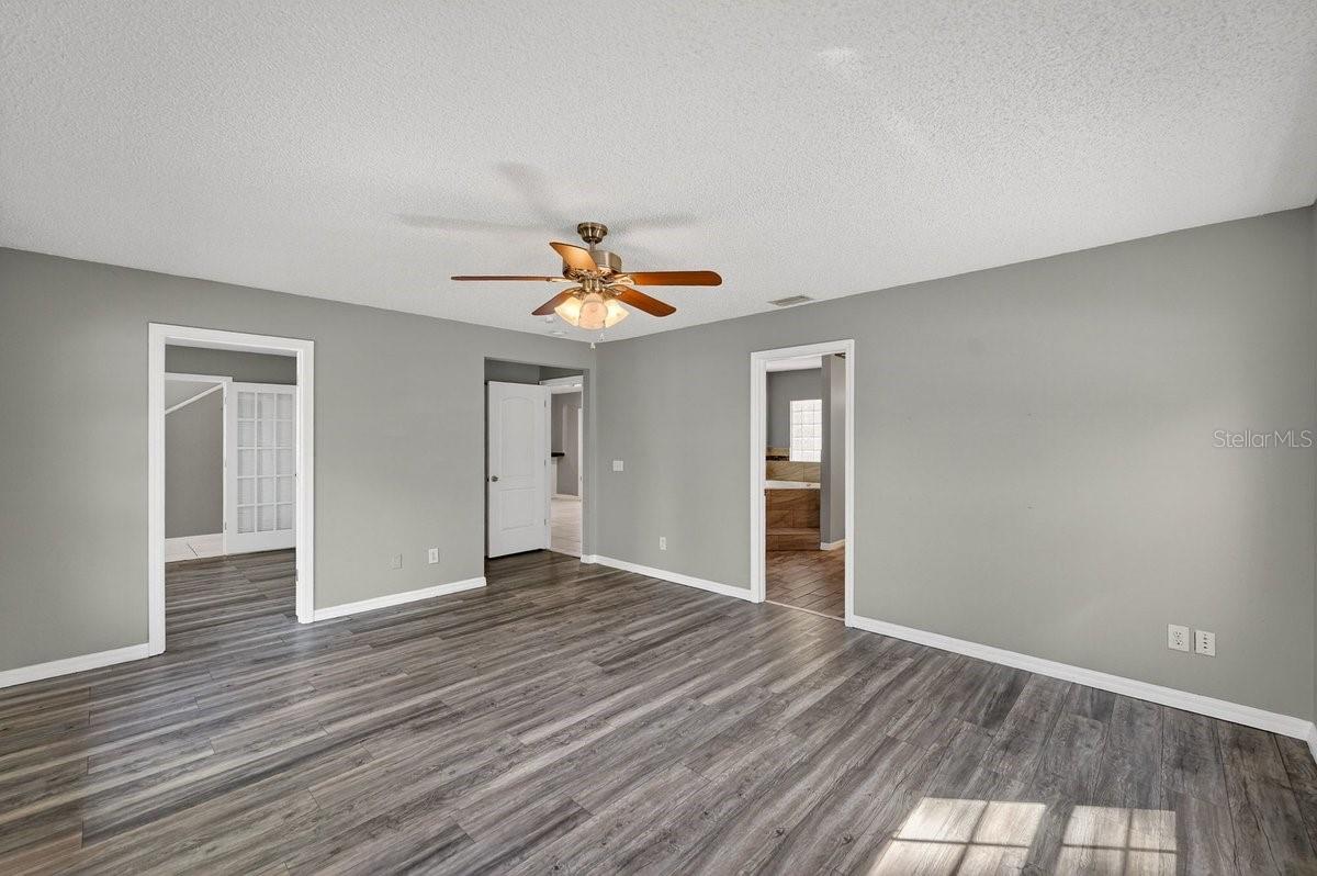 Image 30 of 60 For 19 Woodglen Place