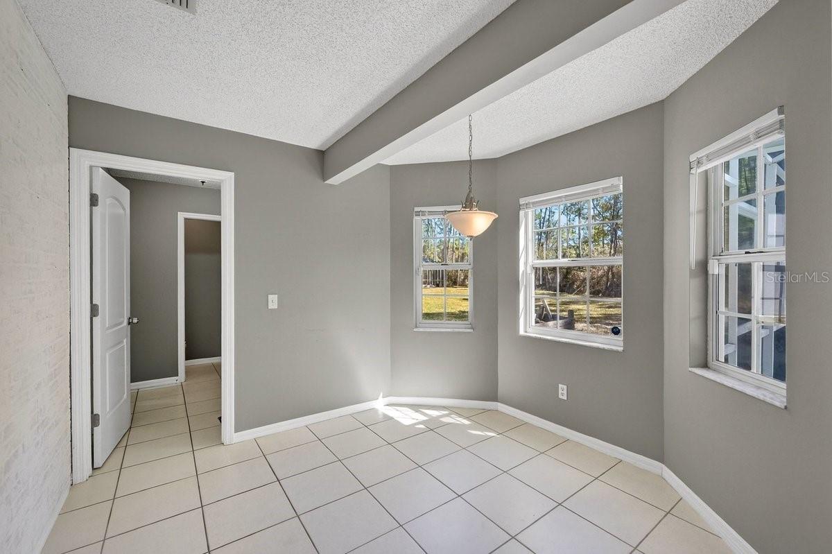 Image 37 of 60 For 19 Woodglen Place