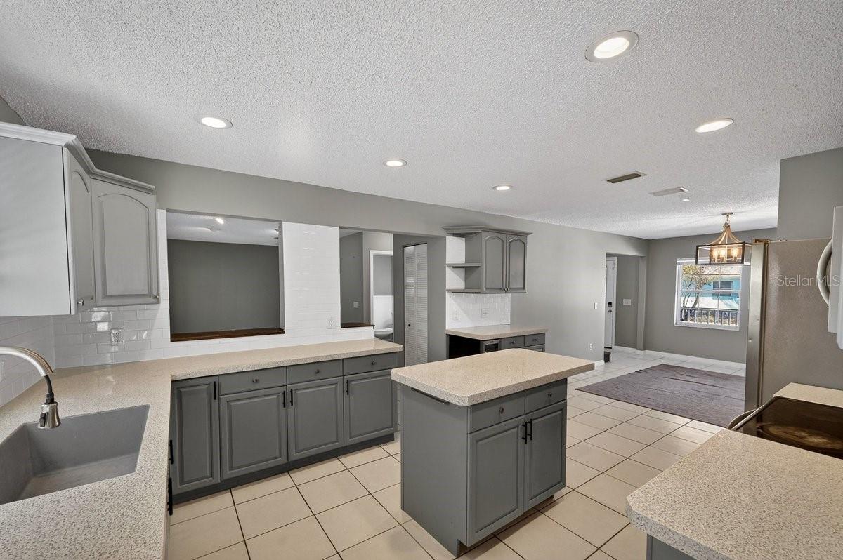 Image 4 of 60 For 19 Woodglen Place