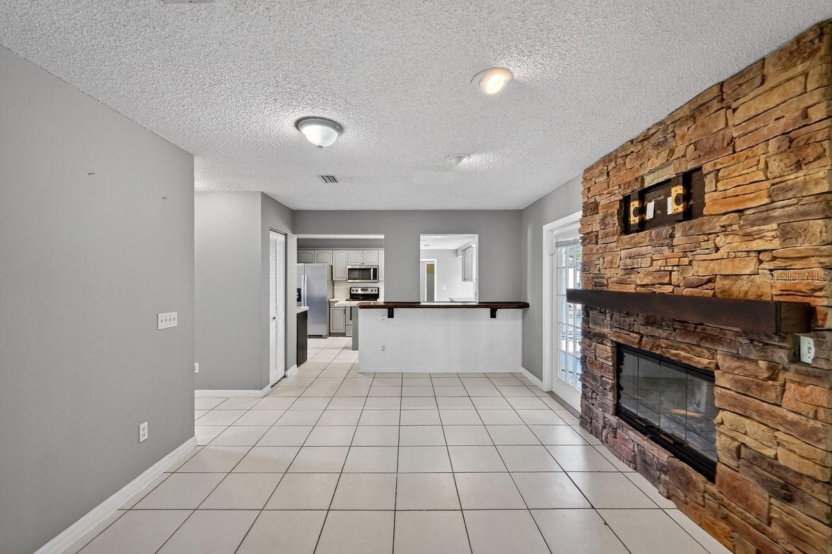 Image 5 of 60 For 19 Woodglen Place