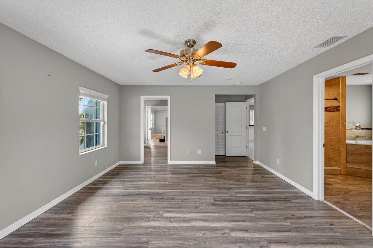 Image 6 of 60 For 19 Woodglen Place