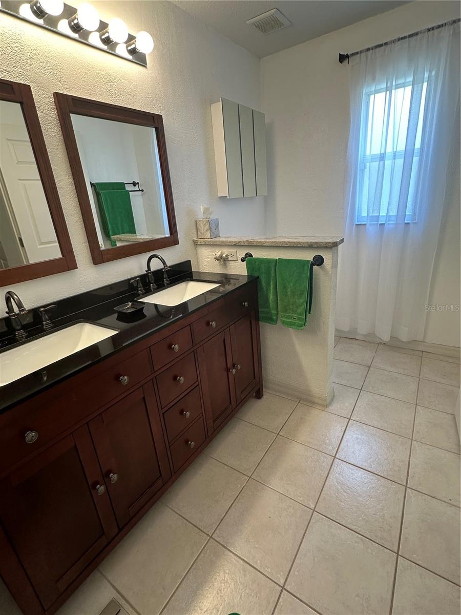 Image 19 of 21 For 24327 Buckingham Way