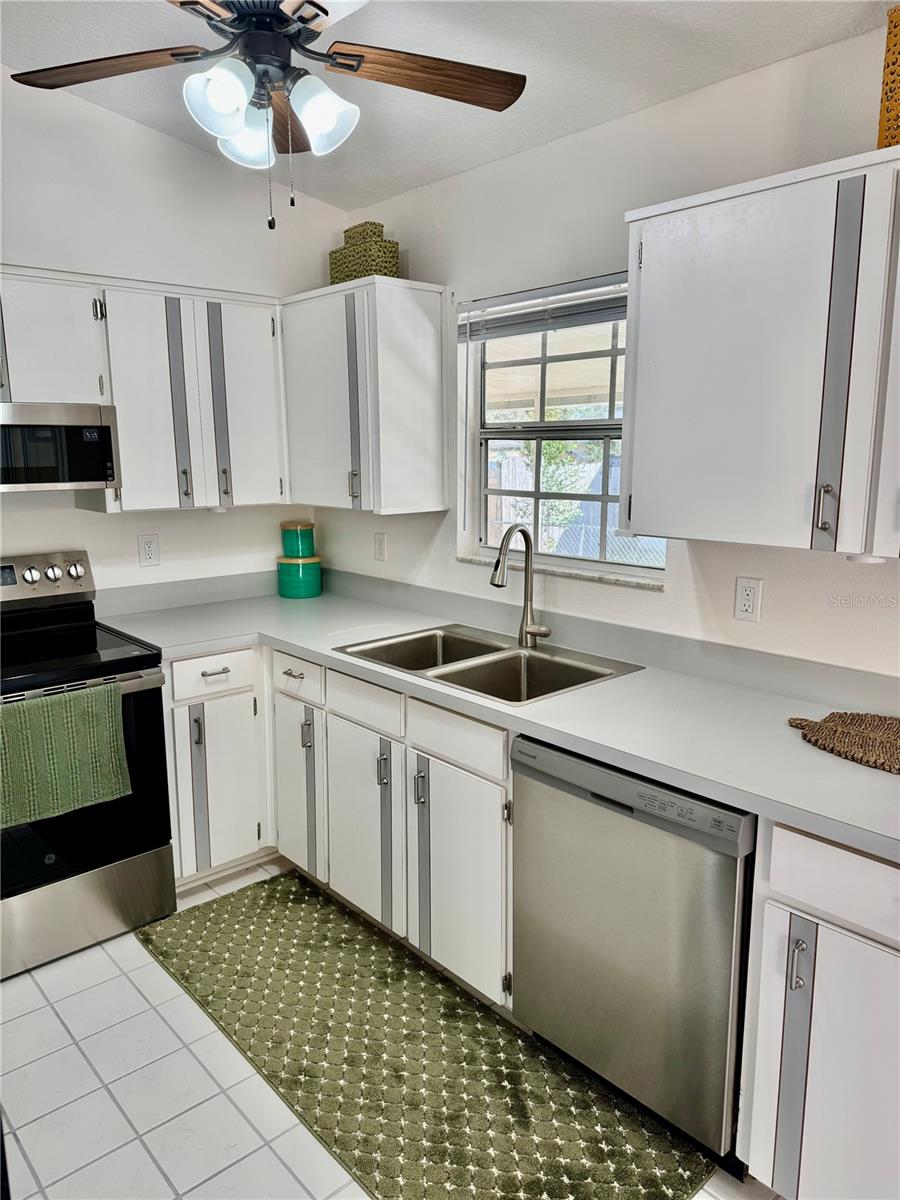 Image 2 of 27 For 2510 Dahlia Road