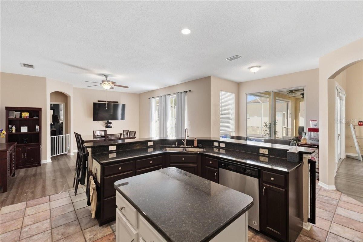 Image 13 of 40 For 7909 Fernleaf Drive