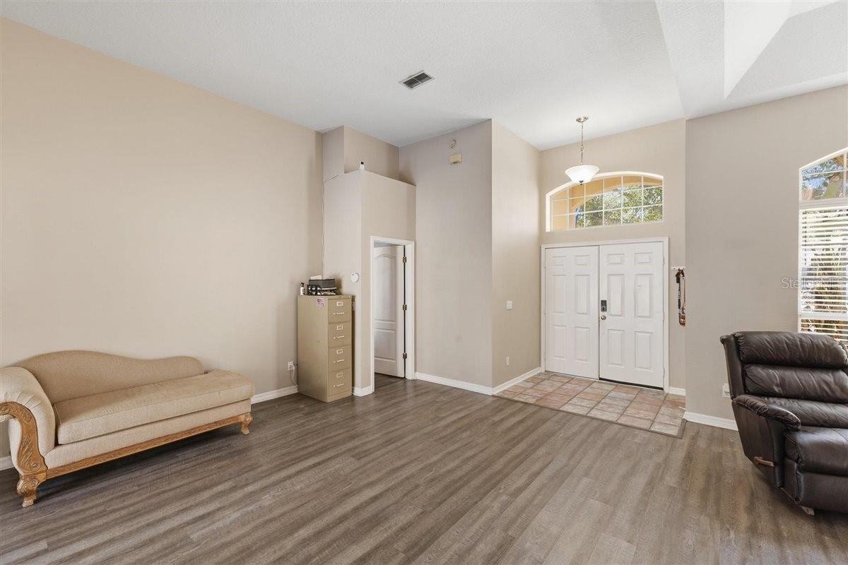 Image 5 of 40 For 7909 Fernleaf Drive