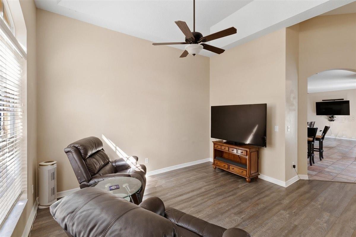 Image 7 of 40 For 7909 Fernleaf Drive