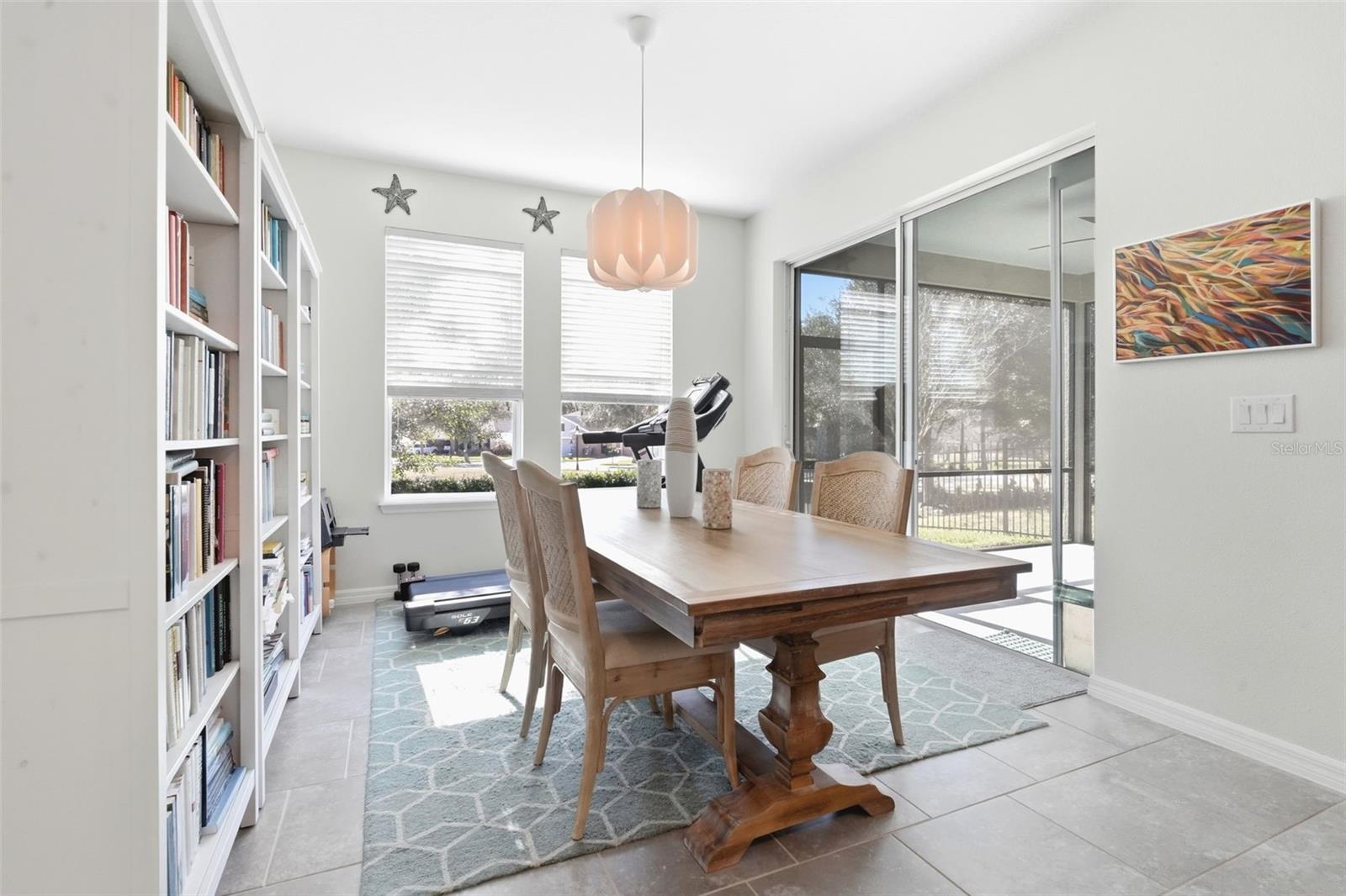 Image 10 of 41 For 404 Victoria Trails Blvd