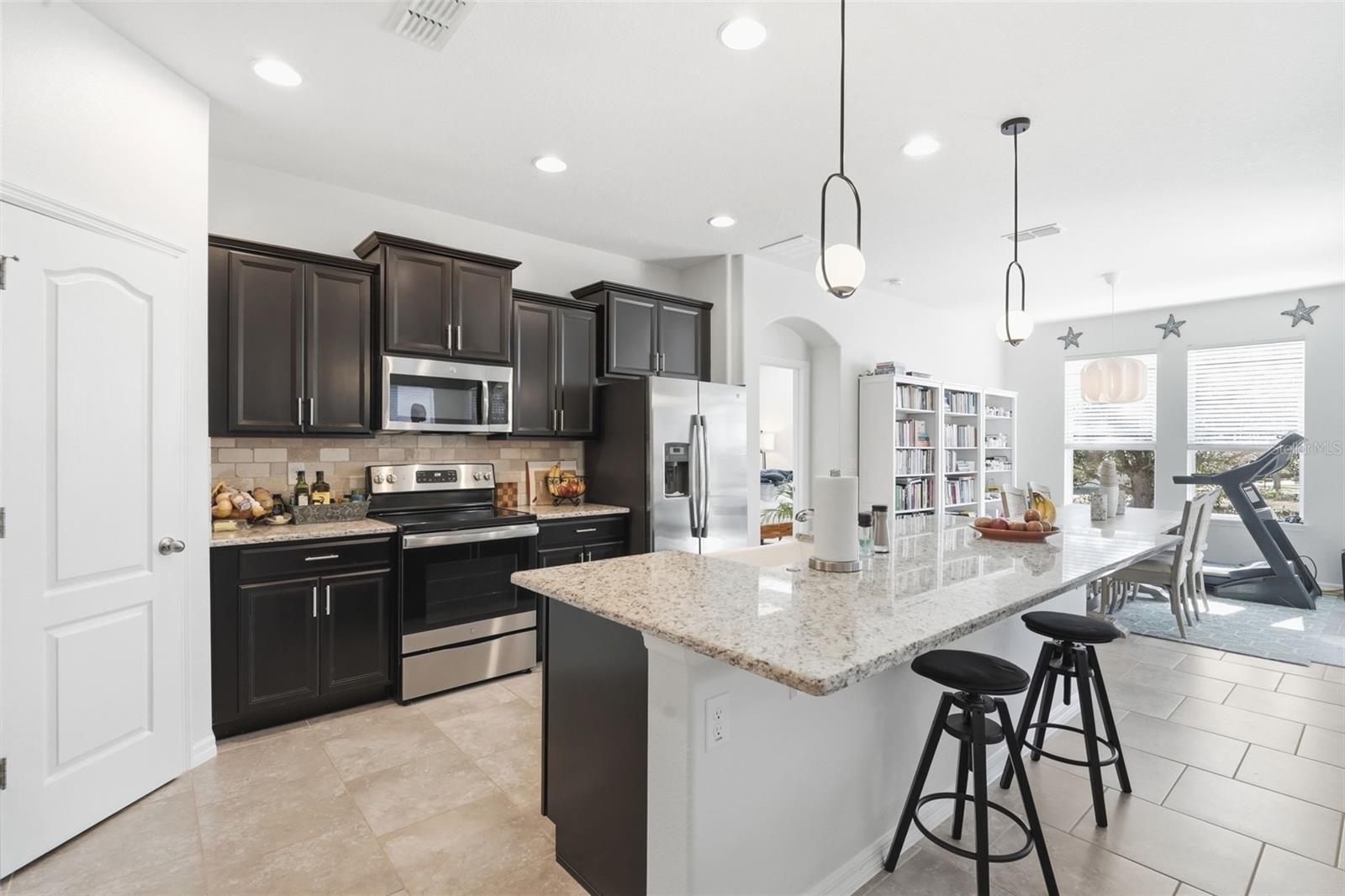 Image 11 of 41 For 404 Victoria Trails Blvd